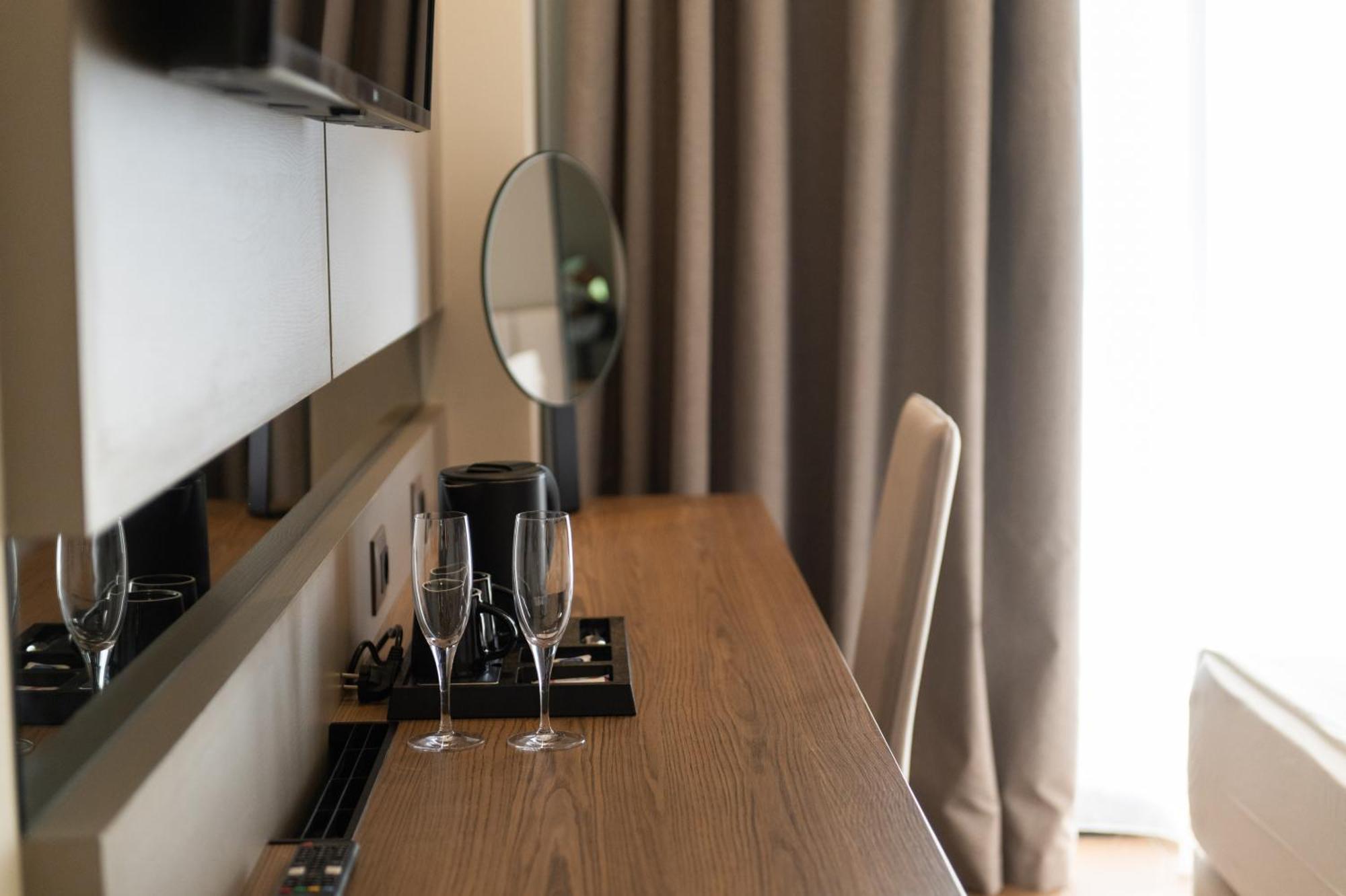 Jost Caravel Hotel Radhima Kültér fotó