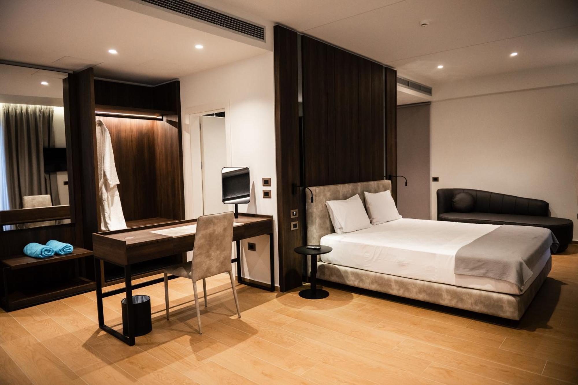 Jost Caravel Hotel Radhima Kültér fotó