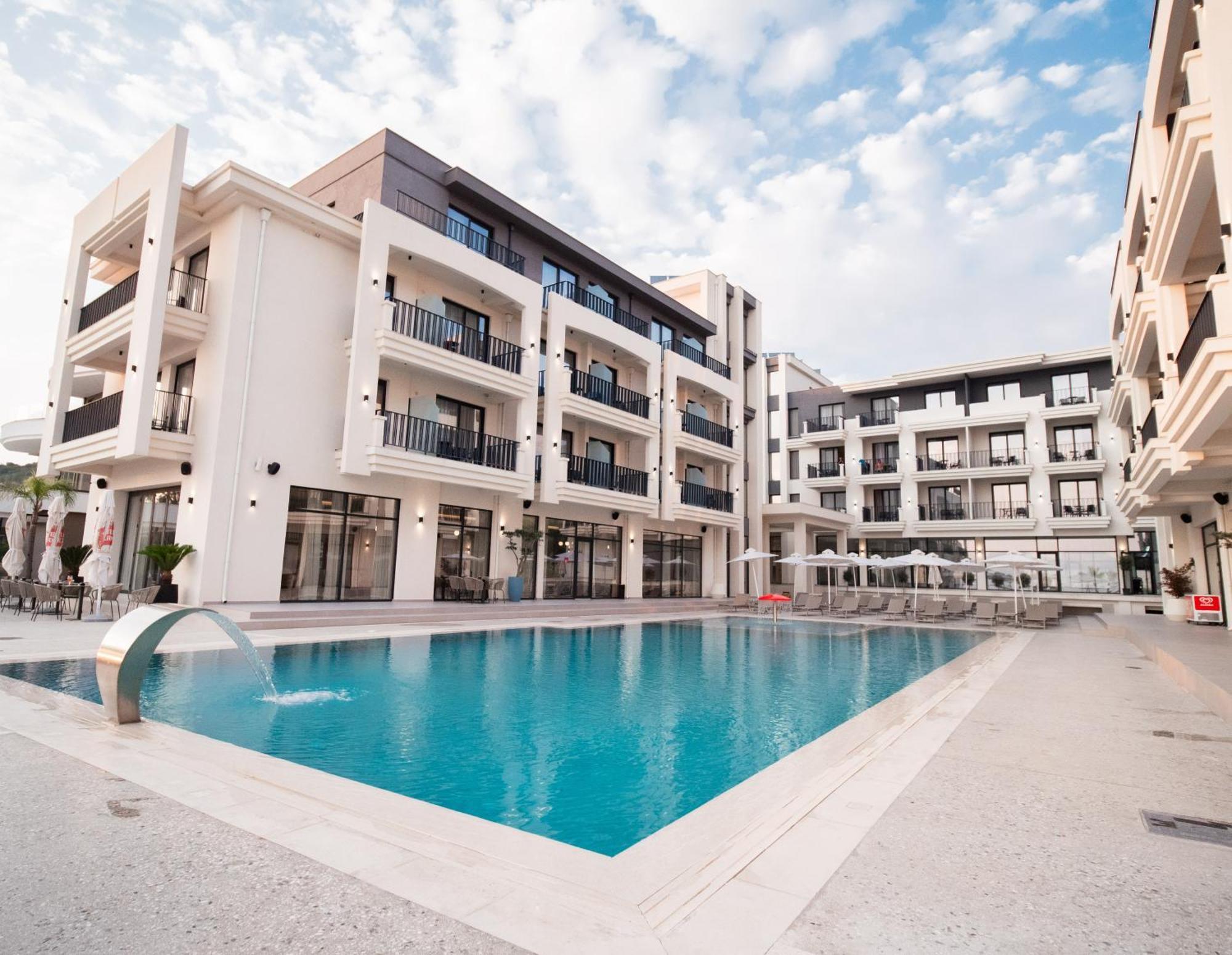 Jost Caravel Hotel Radhima Kültér fotó