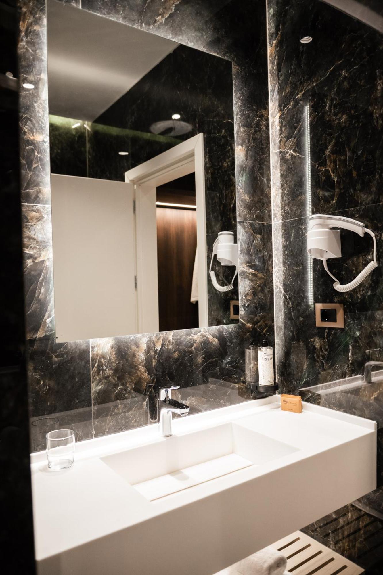 Jost Caravel Hotel Radhima Kültér fotó
