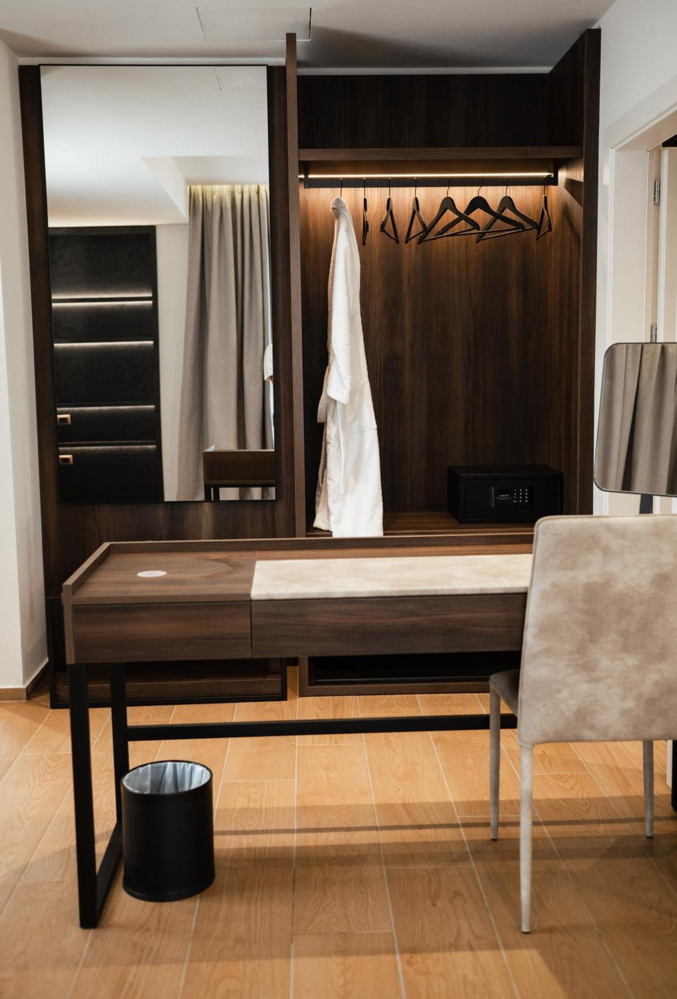 Jost Caravel Hotel Radhima Kültér fotó