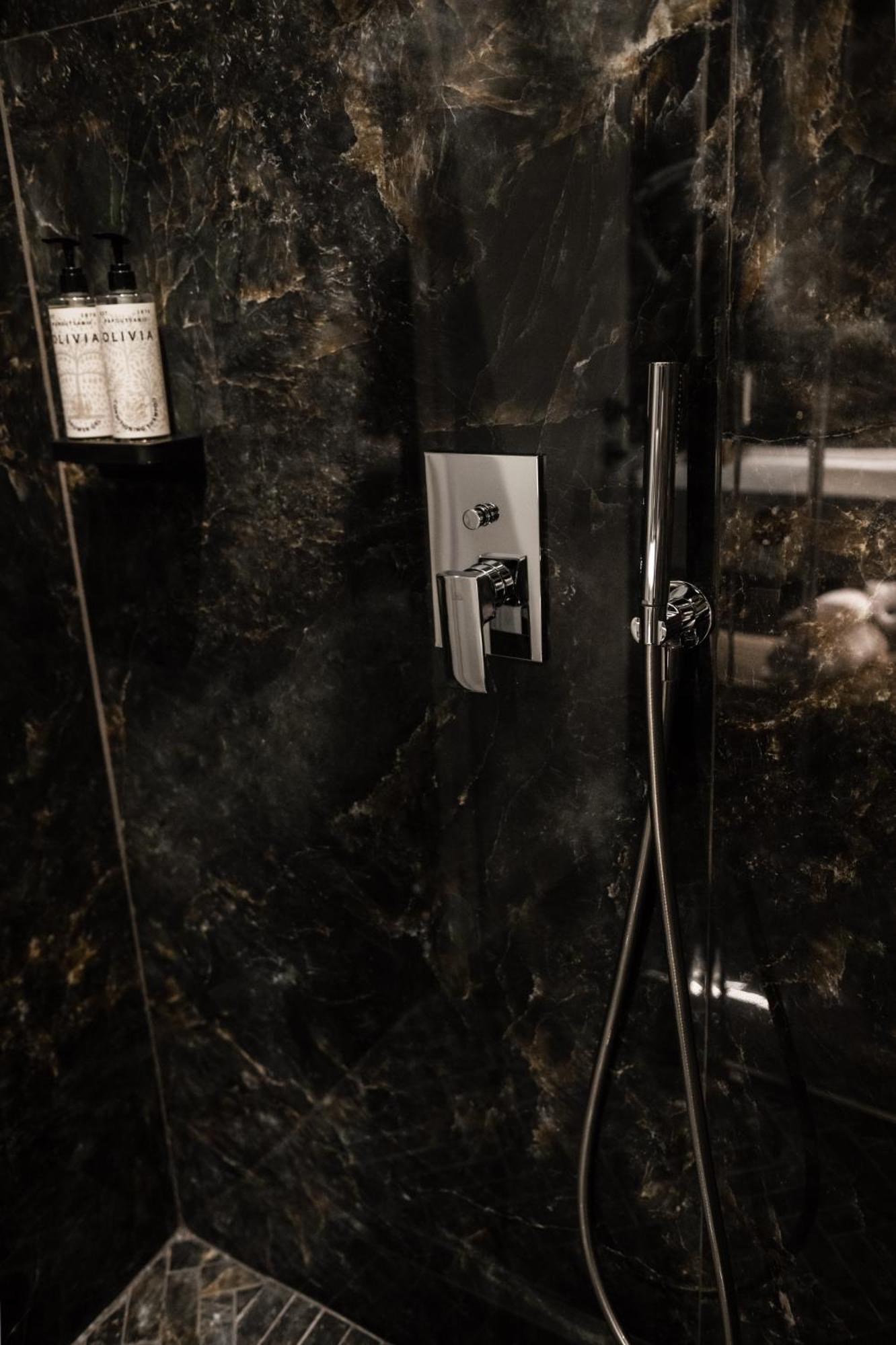 Jost Caravel Hotel Radhima Kültér fotó
