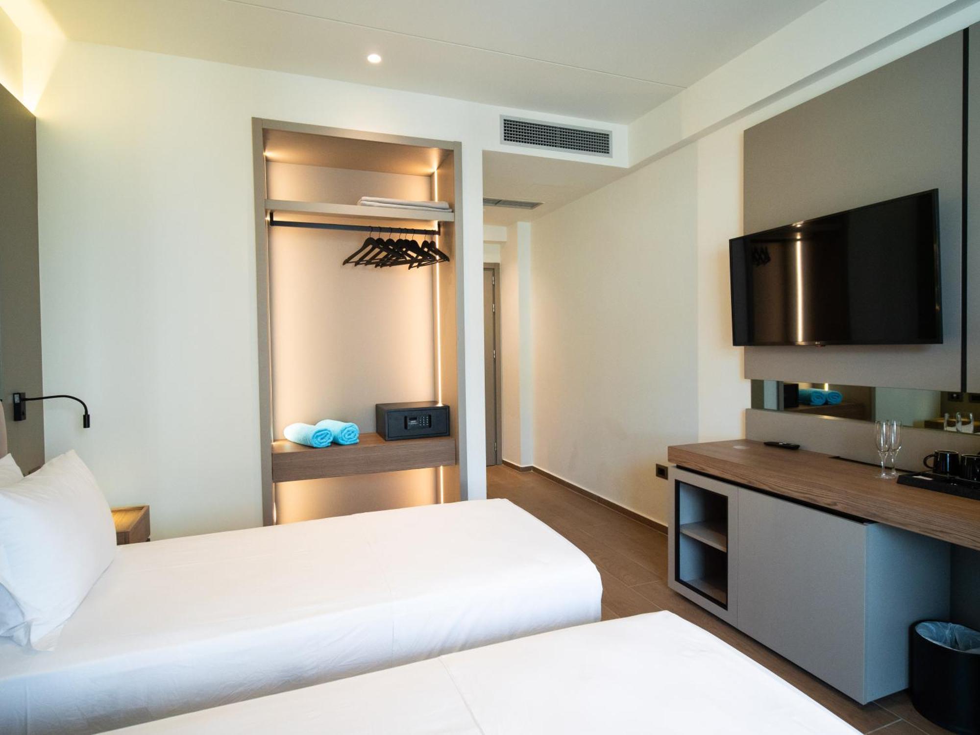 Jost Caravel Hotel Radhima Kültér fotó