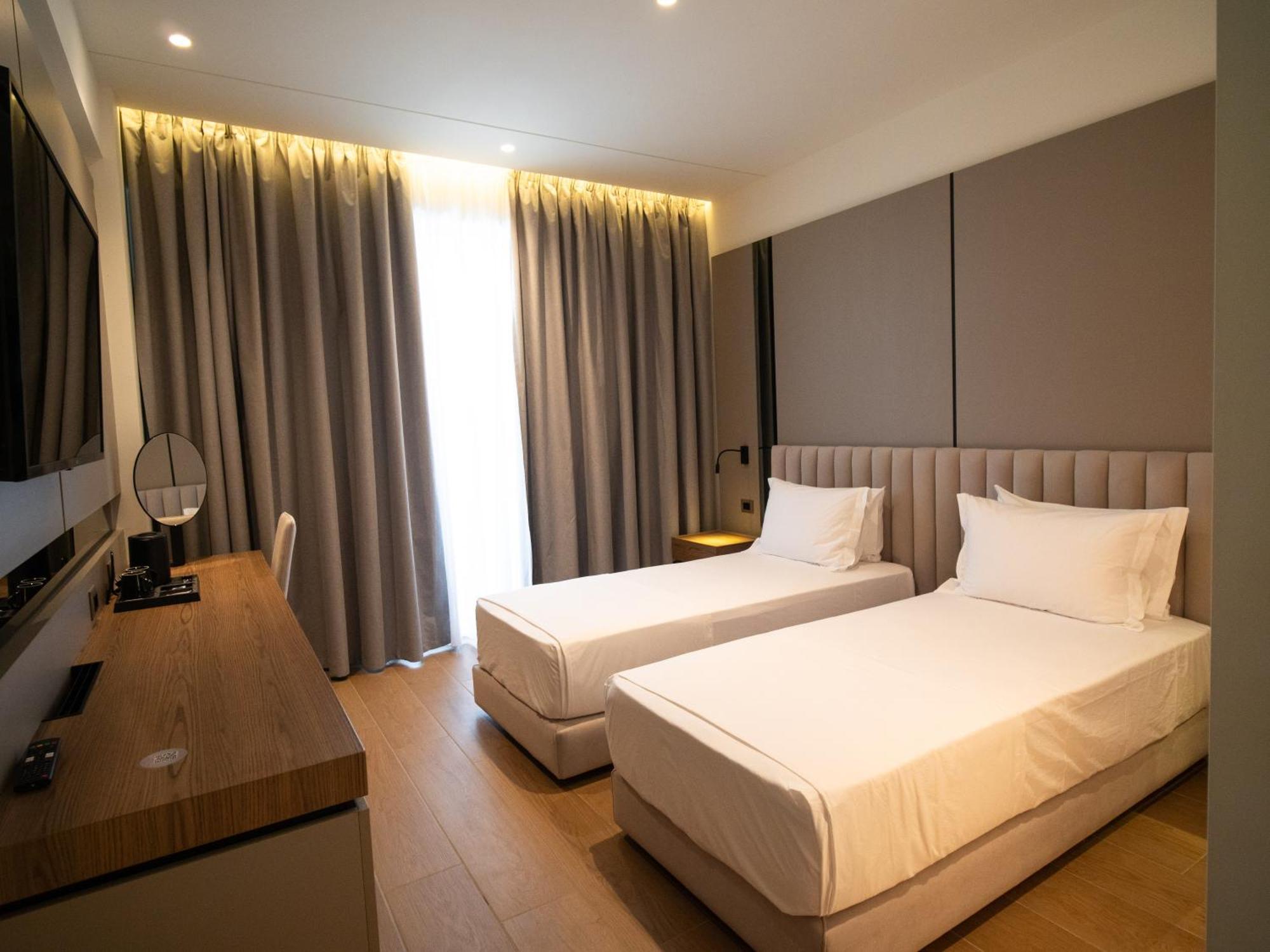 Jost Caravel Hotel Radhima Kültér fotó